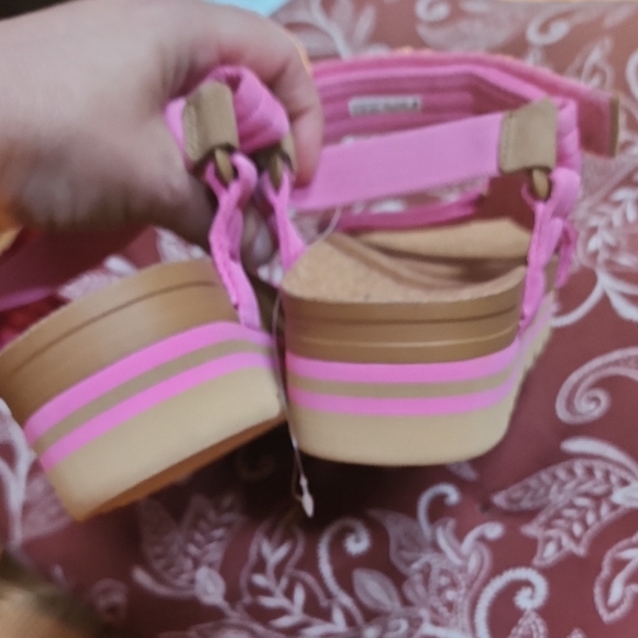 NWOT Reef Rem Hi Pink Sandals, Barbicore Size 9.5 - Picture 5 of 9